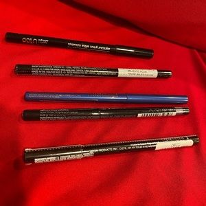 NEW NEVER USED. Avon eyeliner